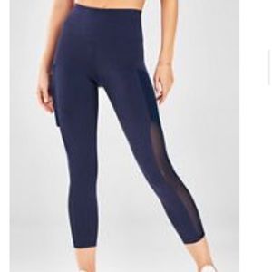 Fabletics Mila High-Waisted Pocket Capri